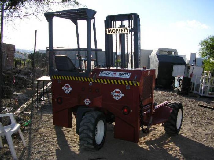 MONTACARGAS MOFFETT MOUNTY
